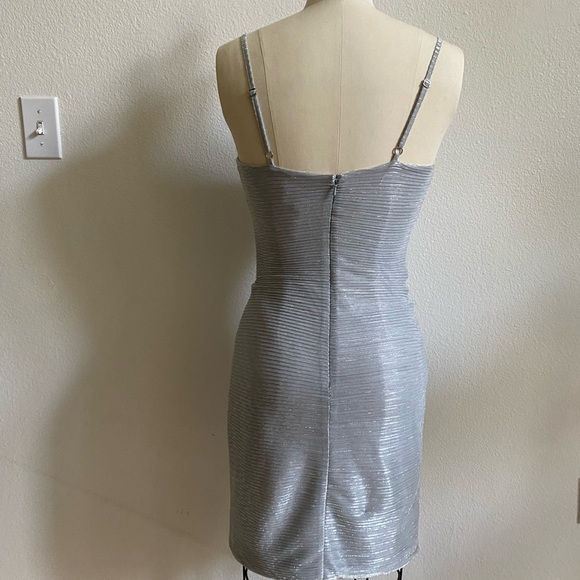 Laundry by Shelli Segal silver lamé mini - Picture 2 of 4
